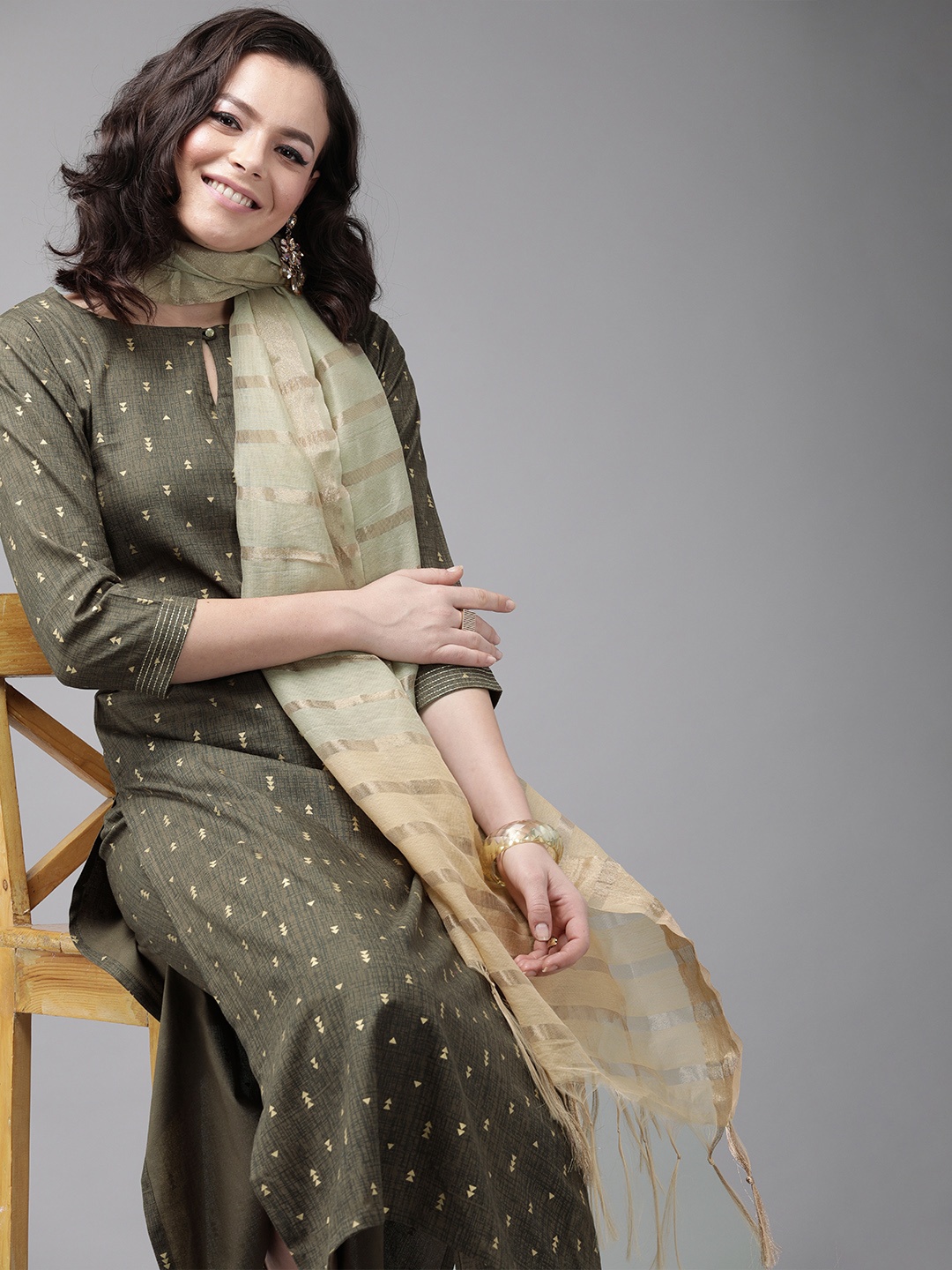 

Indo Era Triple-Triangle Foil Print Kurta Set, Olive