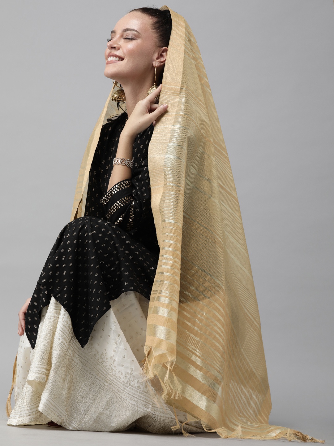 

Indo Era Beige & Gold-Toned Striped Dupatta