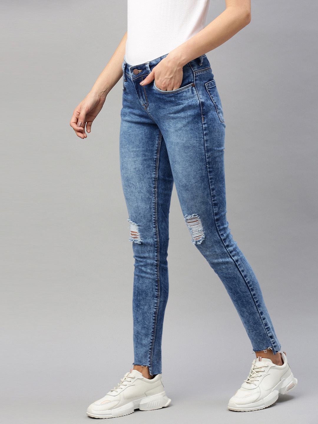 

HERE&NOW Women Blue Skinny Fit Mid-Rise Mildly Distressed Stretchable Raw Hem Jeans