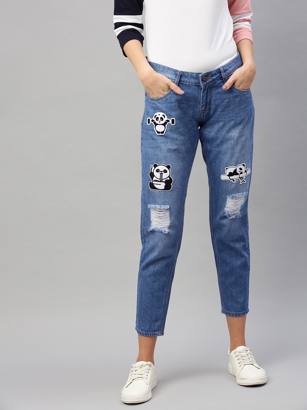 

HERE&NOW Women Blue Mildly Distressed Boyfriend Fit Applique Stretchable Jeans