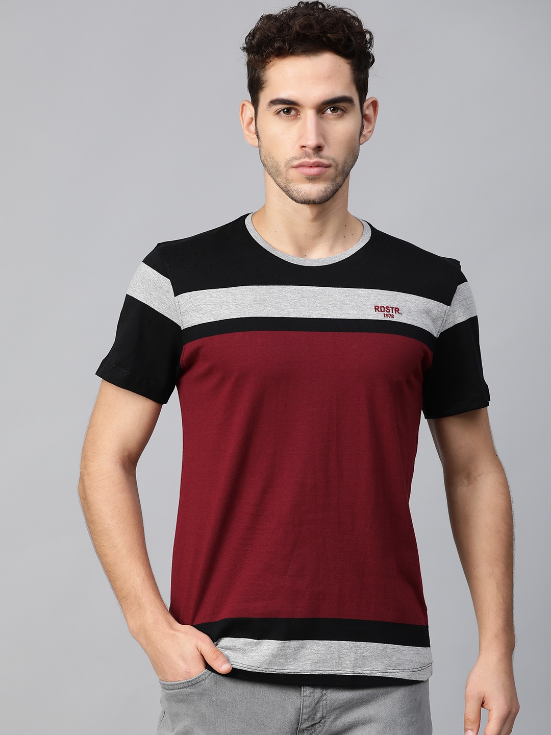 

Roadster Men Maroon & Black Colourblocked Round Neck T-shirt