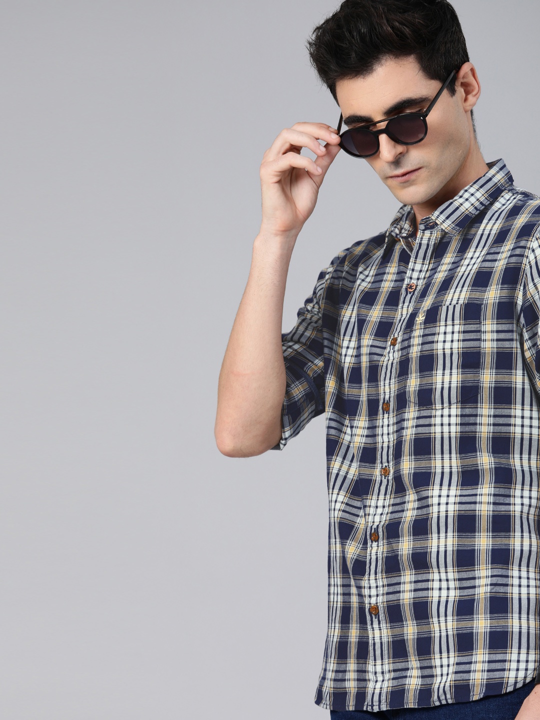 

WROGN Men Navy Blue & White Slim Fit Checked Casual Shirt