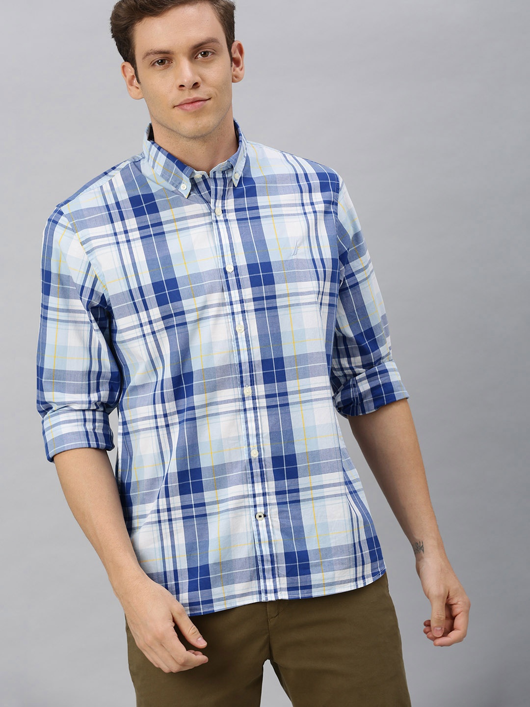 

Nautica Men White & Blue Slim Fit Checked Casual Shirt