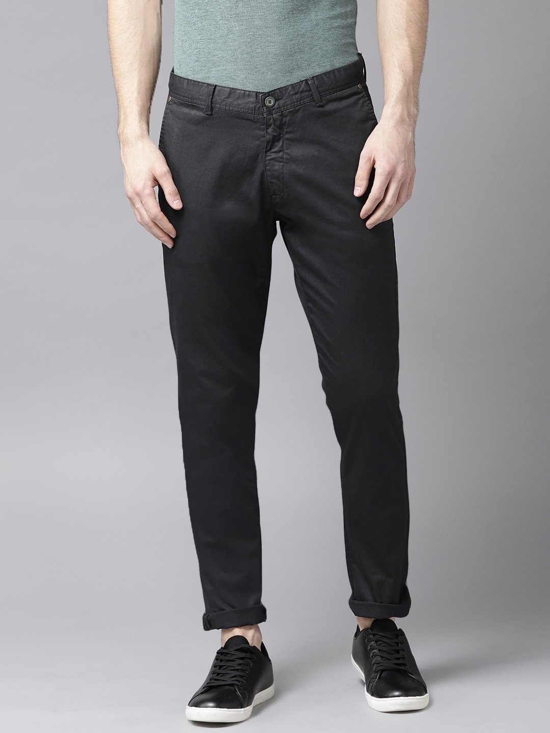 

Blackberrys Men Black Tapered Fit Solid Sheen Regular Trousers