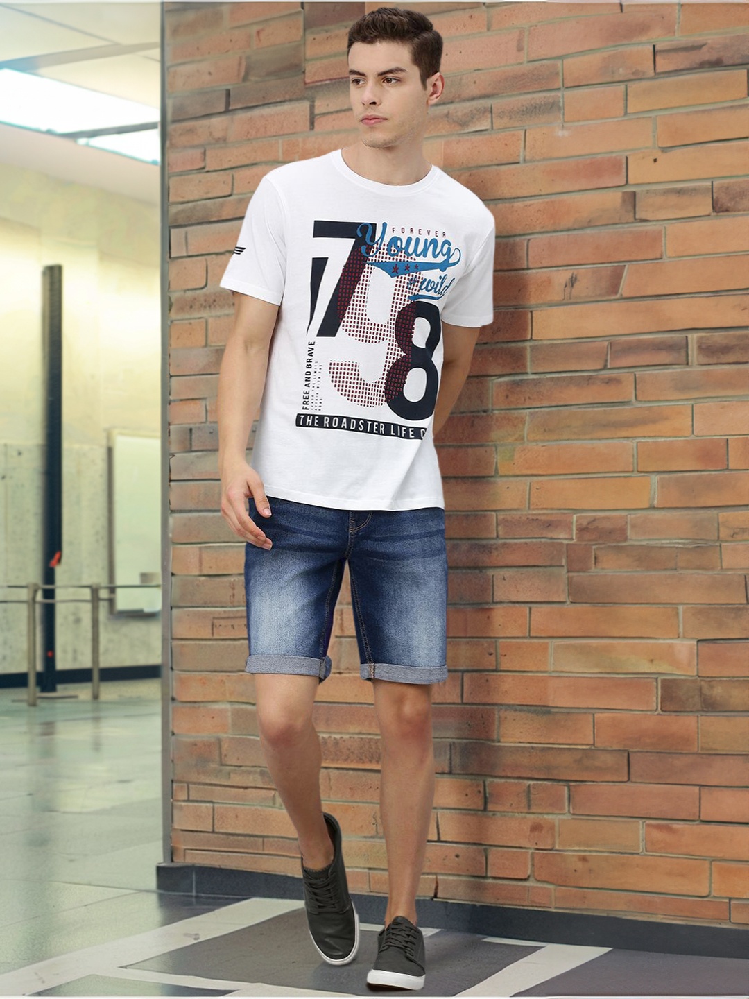

Roadster Men Blue Washed Regular Fit Denim Shorts