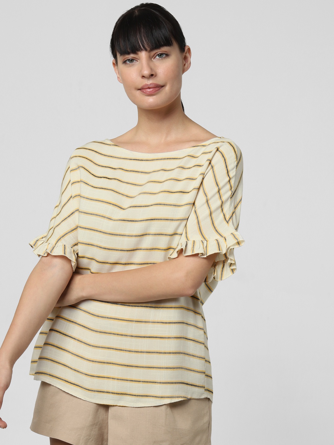 

Vero Moda Women Off-White & Black Striped Boxy Top