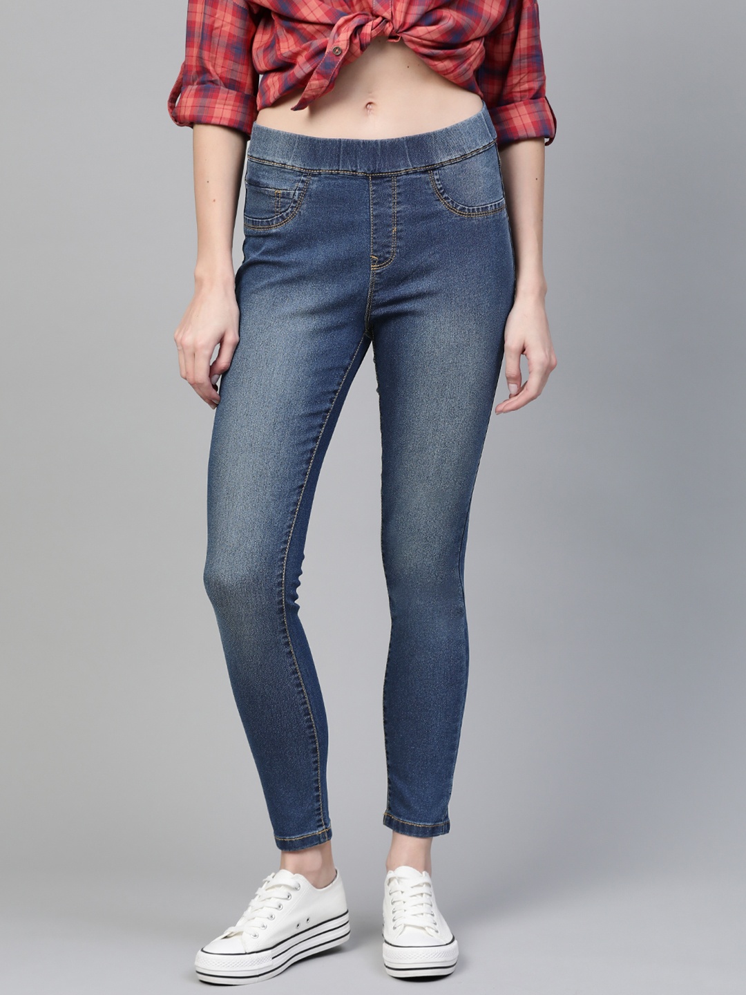 

Roadster Women Blue Washed Mid-Rise Super Skinny Fit Cropped Jeggings