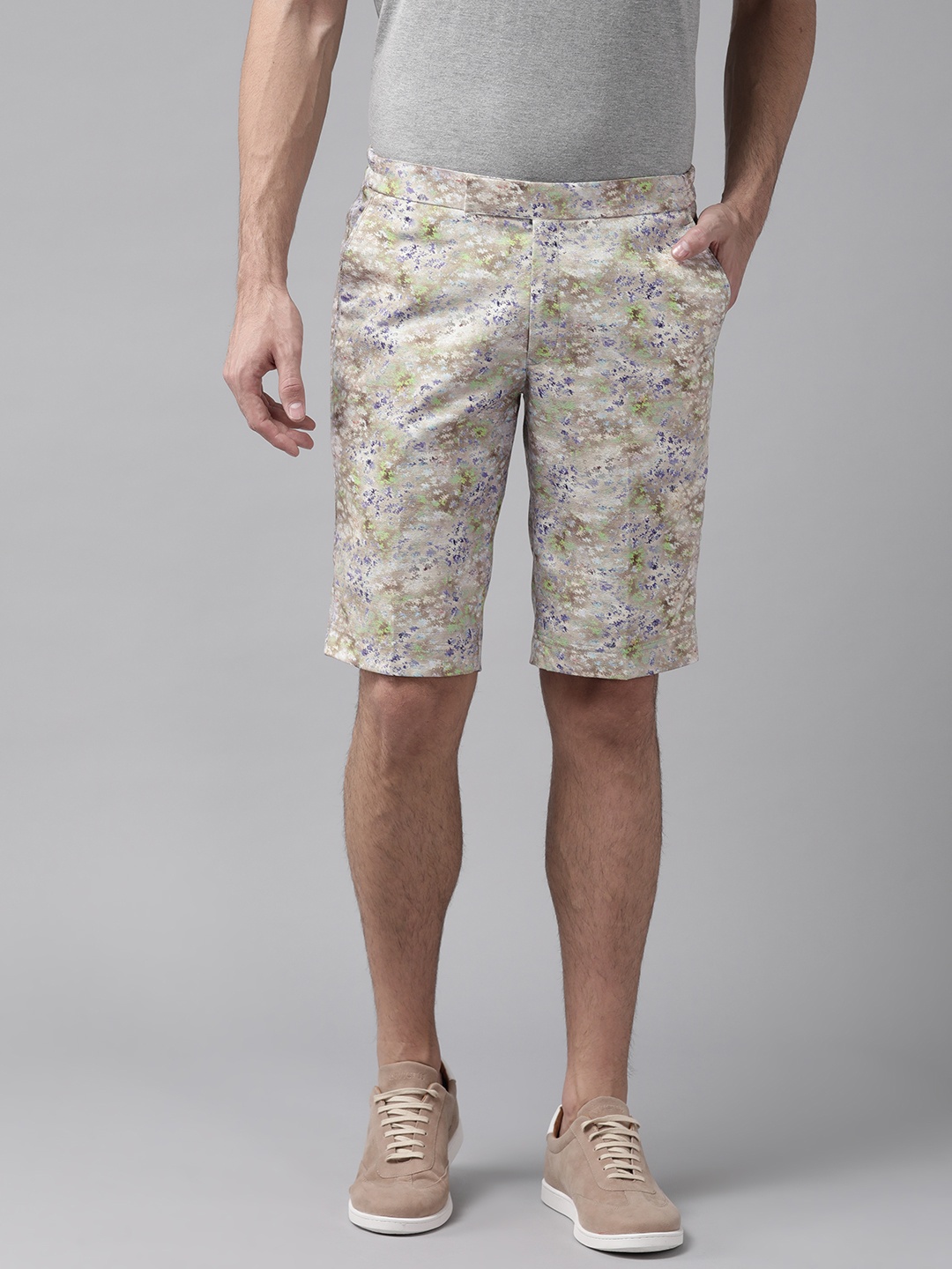 

Shaftesbury London Men Beige & Blue Printed Slim Fit Low-Rise Chino Shorts