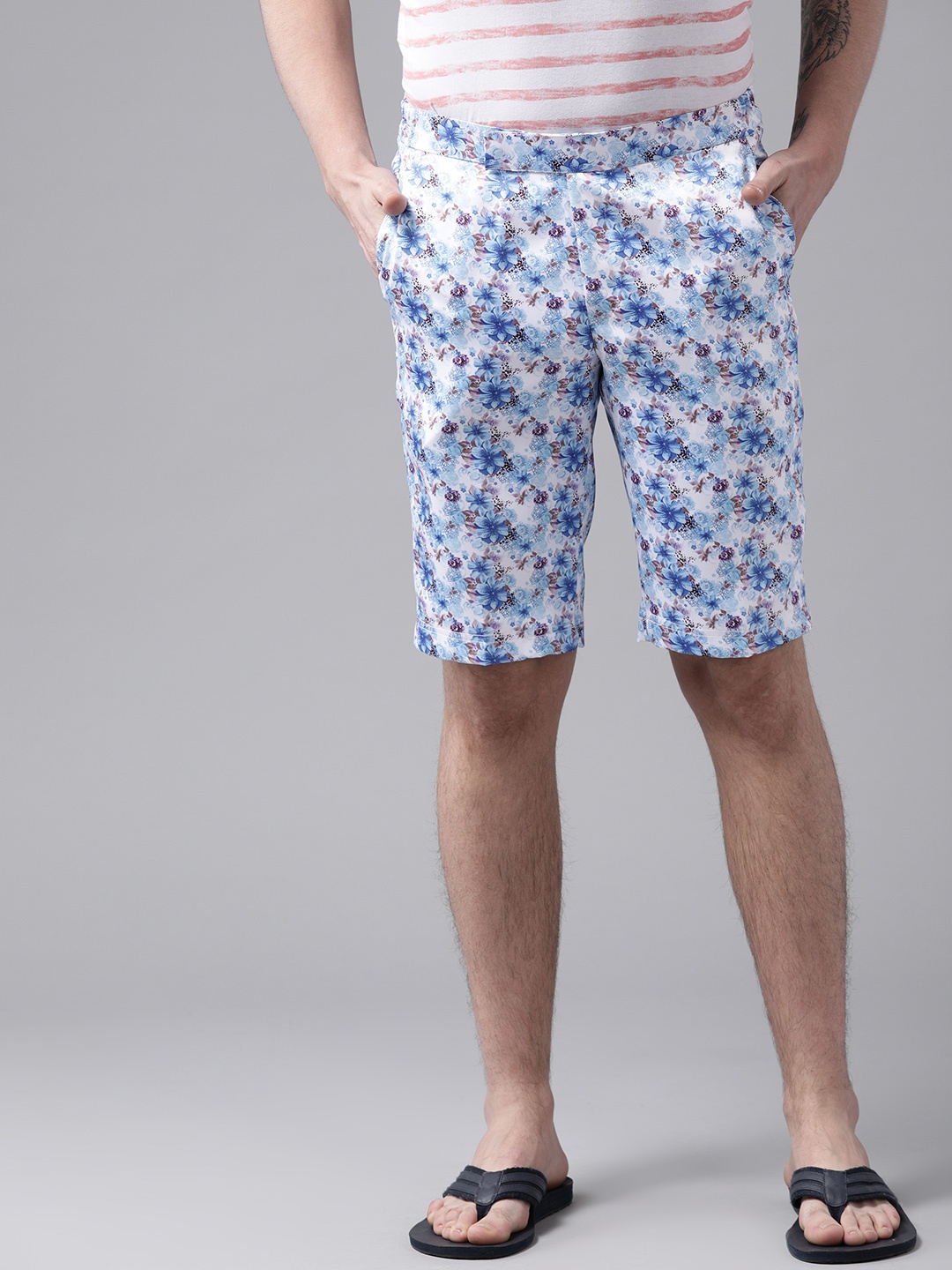 

Shaftesbury London Men Blue & White Printed Slim Fit Surfing Shorts