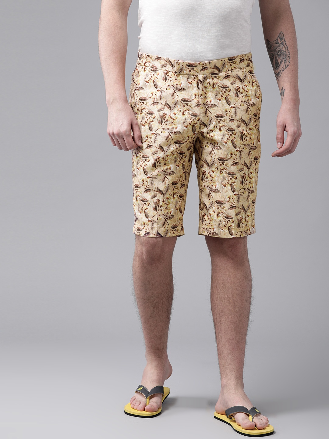 

Shaftesbury London Men Beige Printed Slim Fit Surfing Shorts