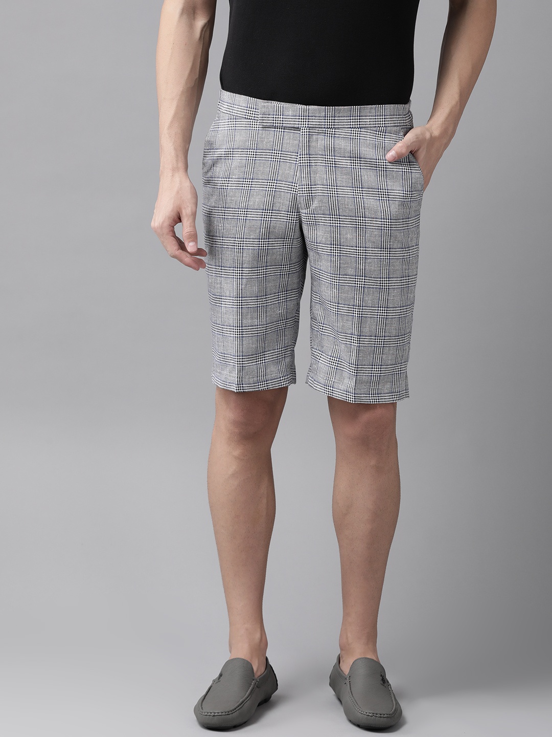 

Shaftesbury London Men Black & White Glen-Checked Slim Fit Low-Rise Chino Shorts