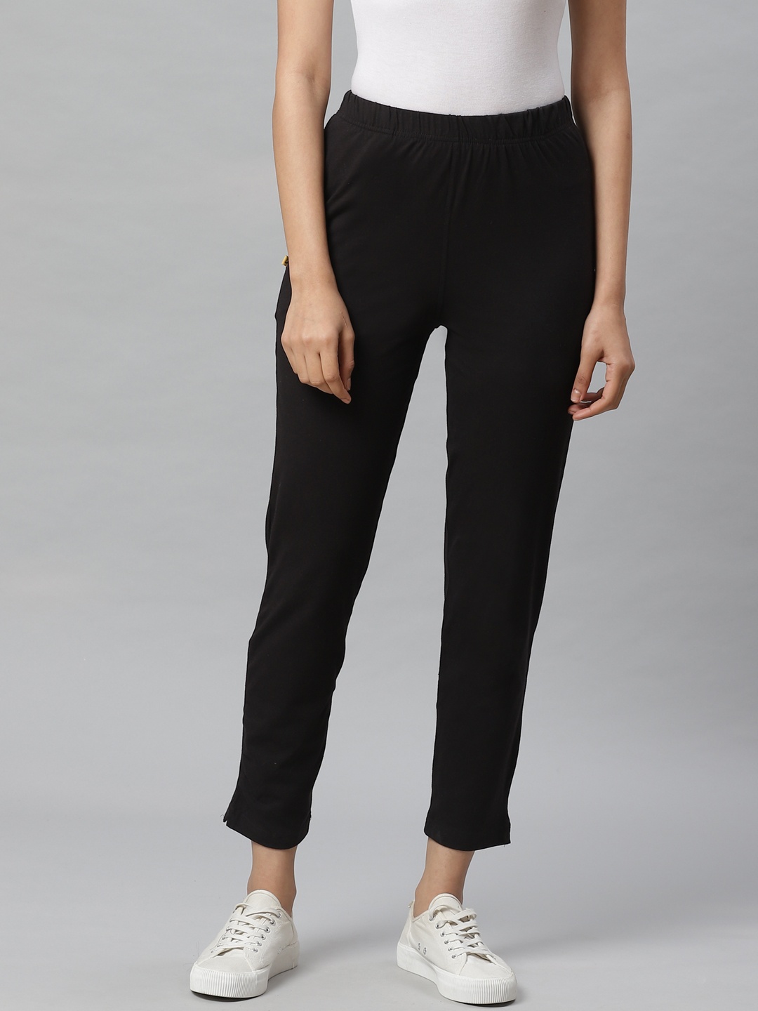 

AURELIA Women Black Regular Fit Solid Cropped Trousers