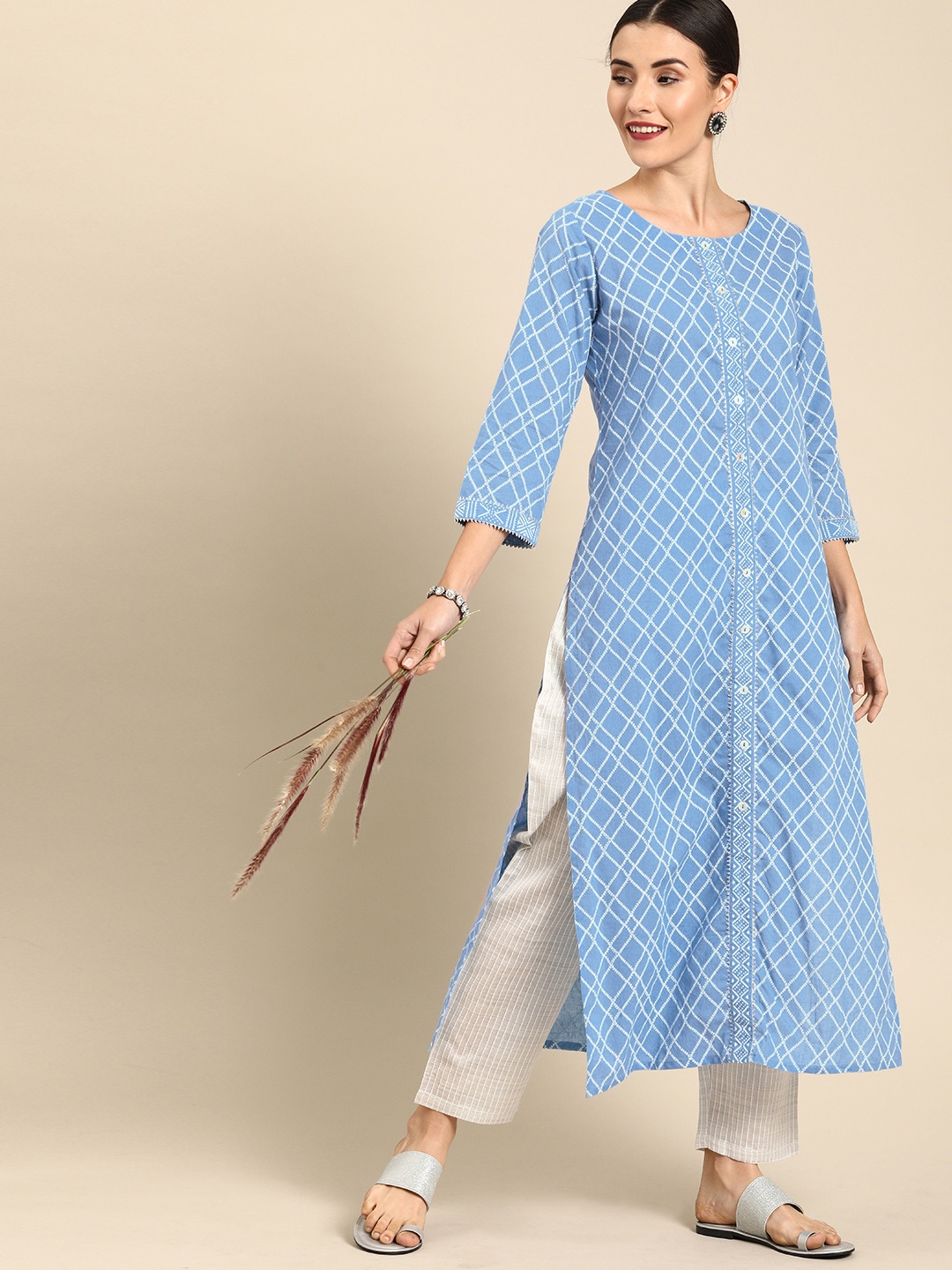 

Varanga Women Blue & White Printed Straight Kurta