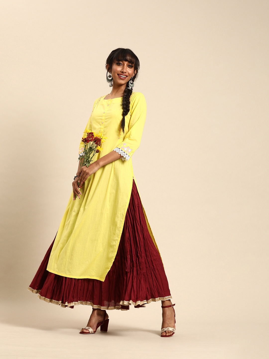 

Varanga Women Yellow Solid Straight Kurta