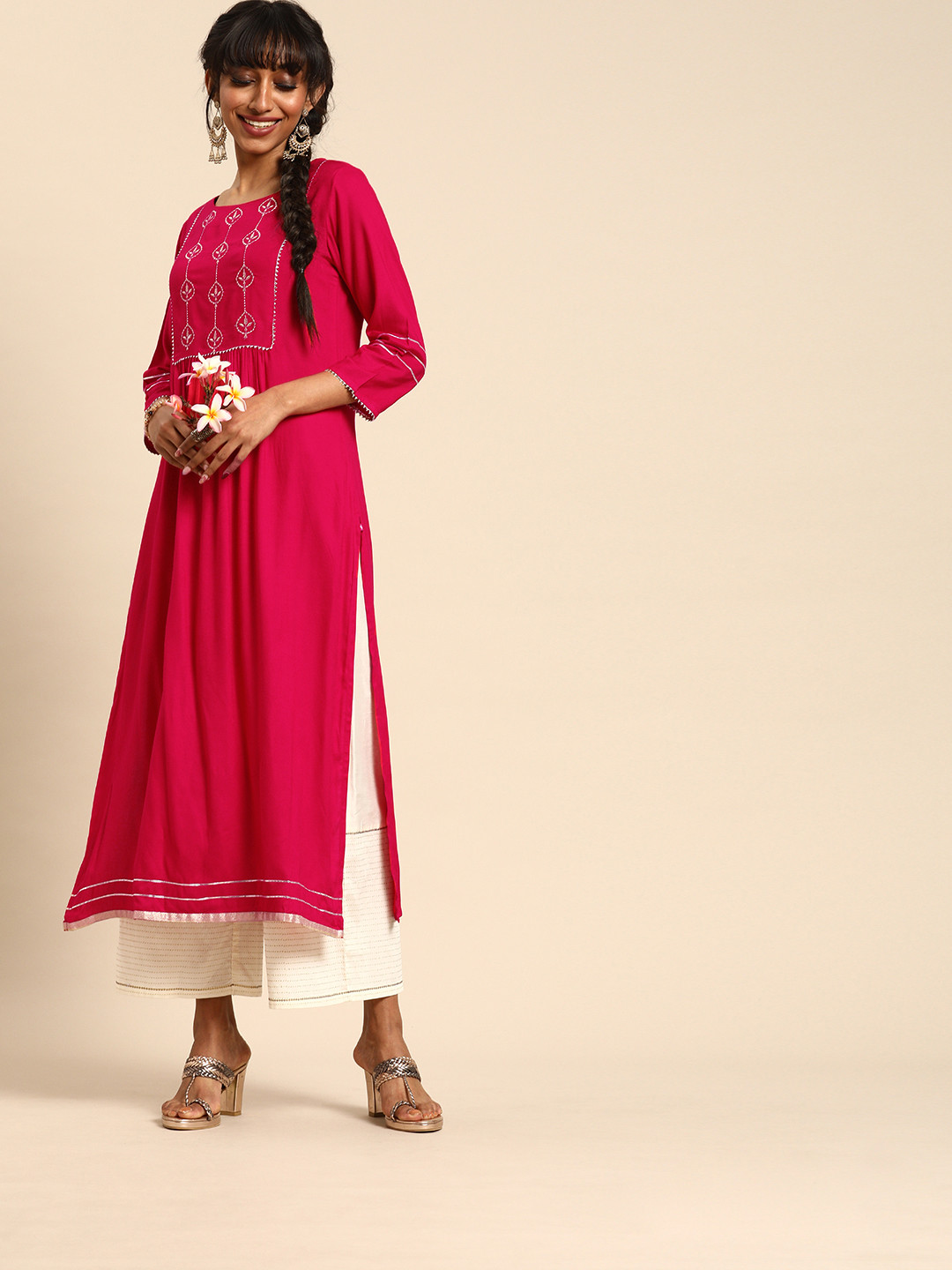 

Varanga Women Pink Yoke Design Straight Kurta With Embroidered Detail