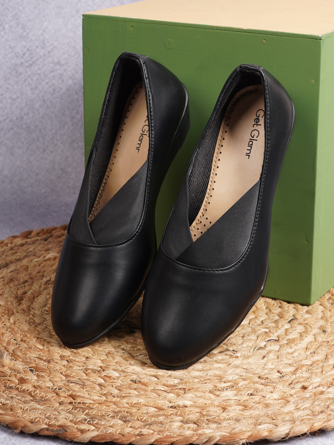 

Get Glamr Women Black Solid Pumps