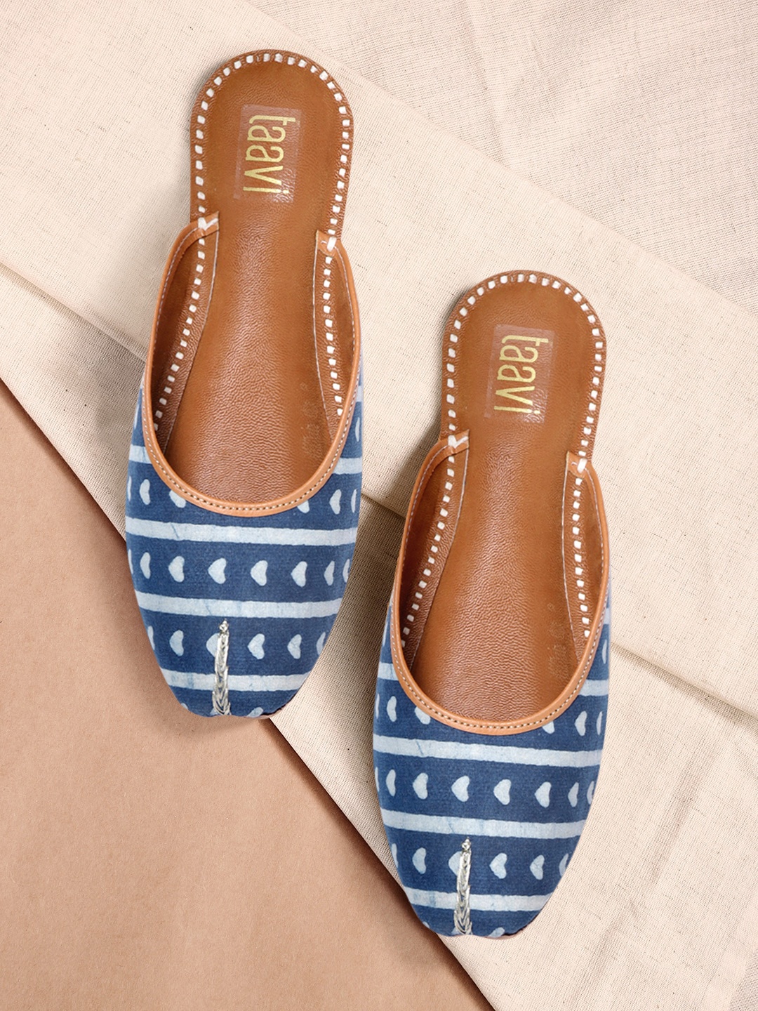 

Taavi Women Navy Blue & Off-White Printed Sustainable Mojaris