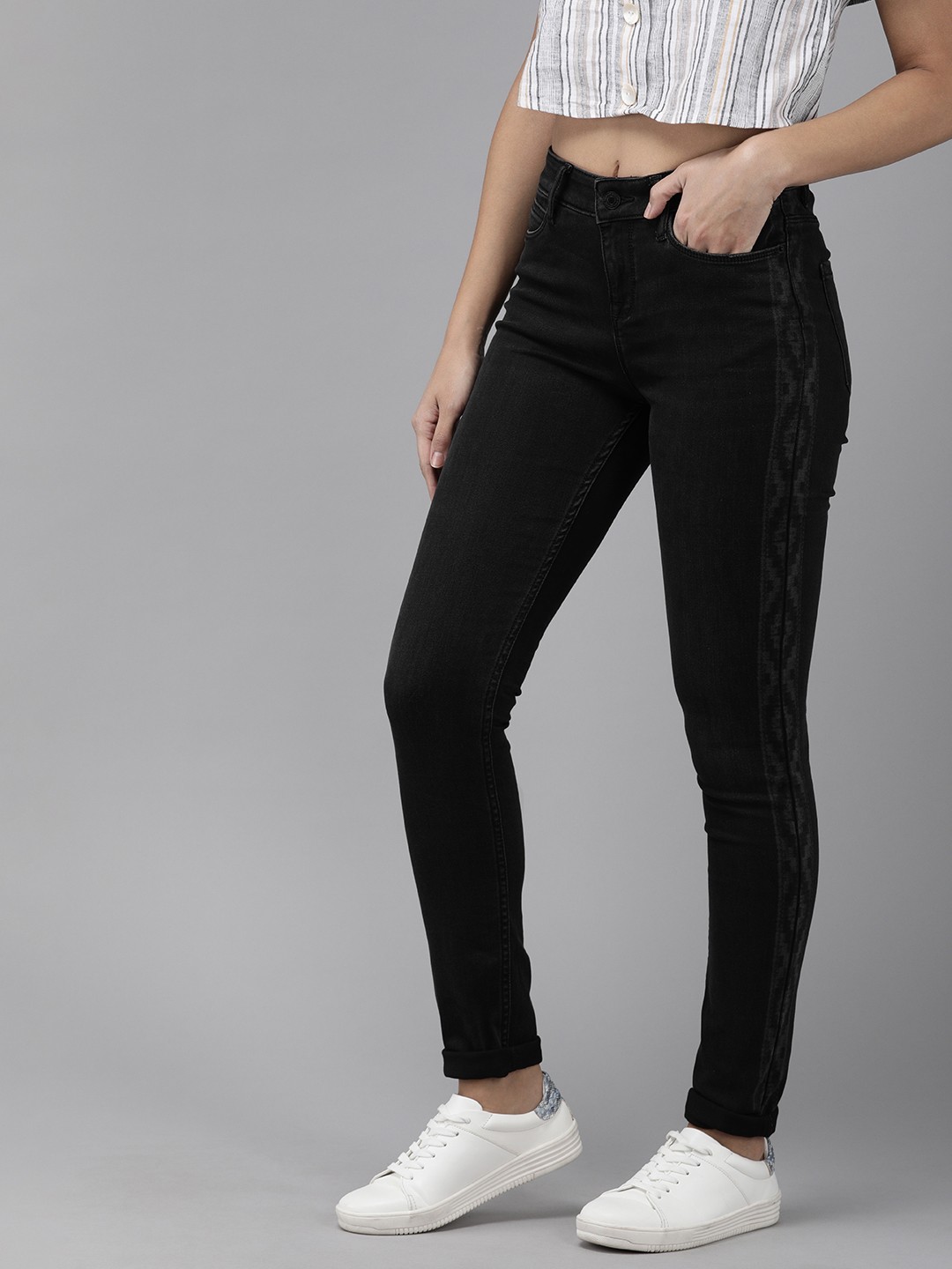 

Vero Moda Women Black Lazor Skinny Fit Mid-Rise Clean Look Stretchable Jeans