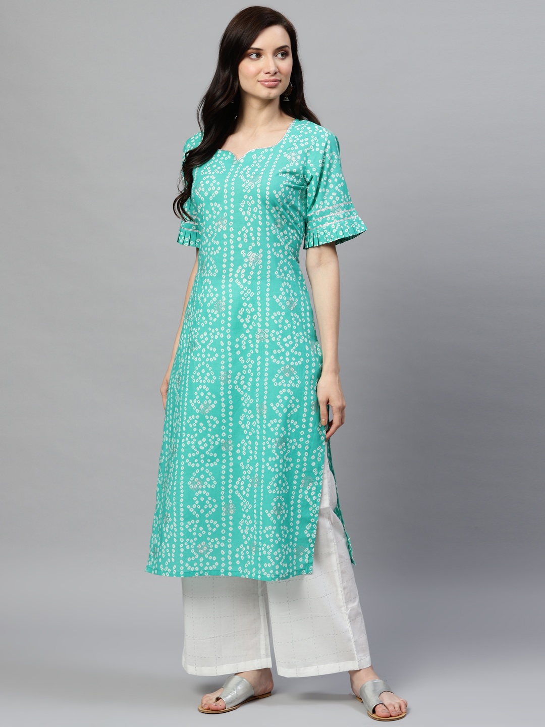 

AHIKA Women Green & White Bandhani Printed Kurta with Palazzos