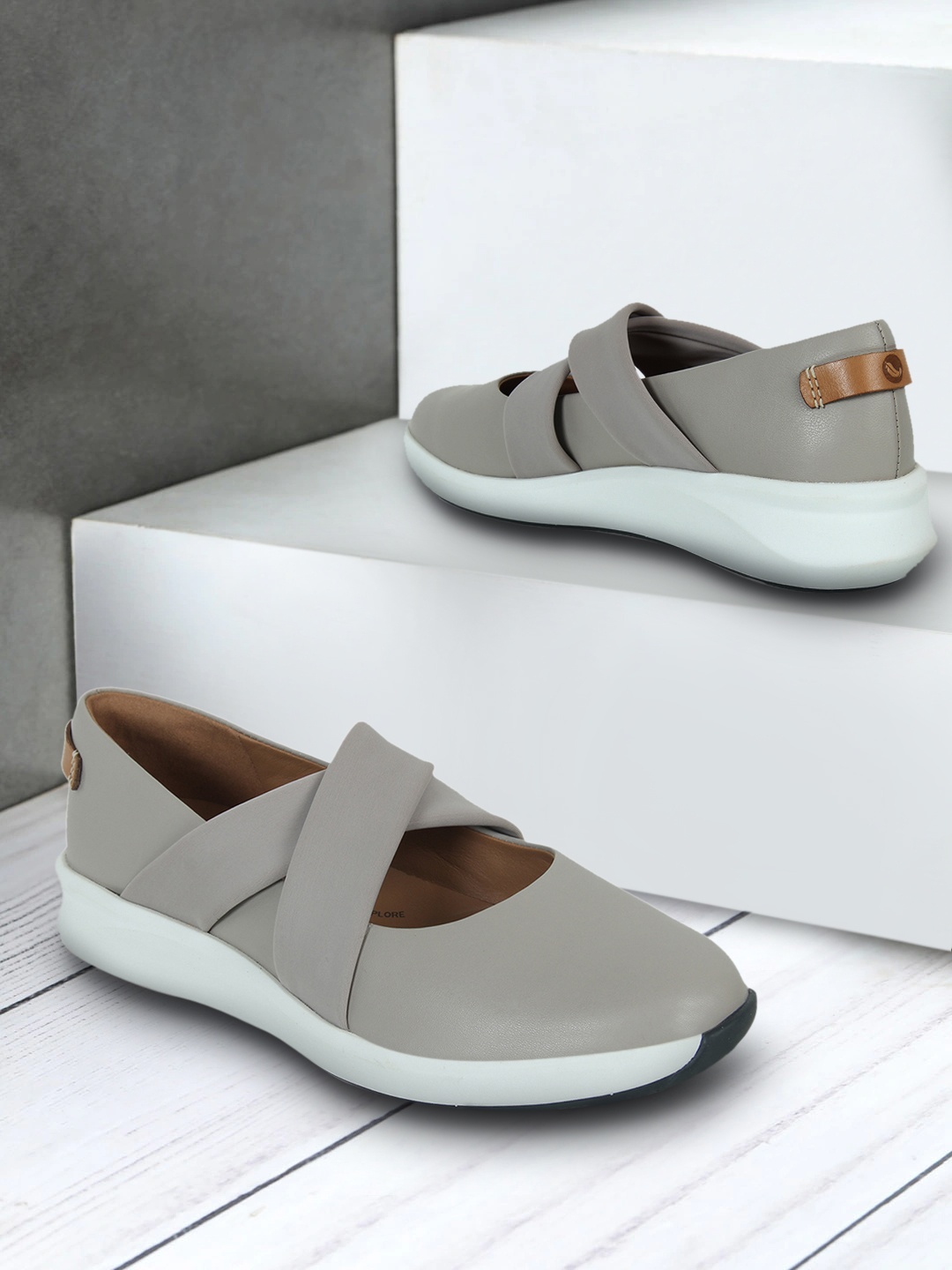

Clarks Women Grey Solid Leather Pumps
