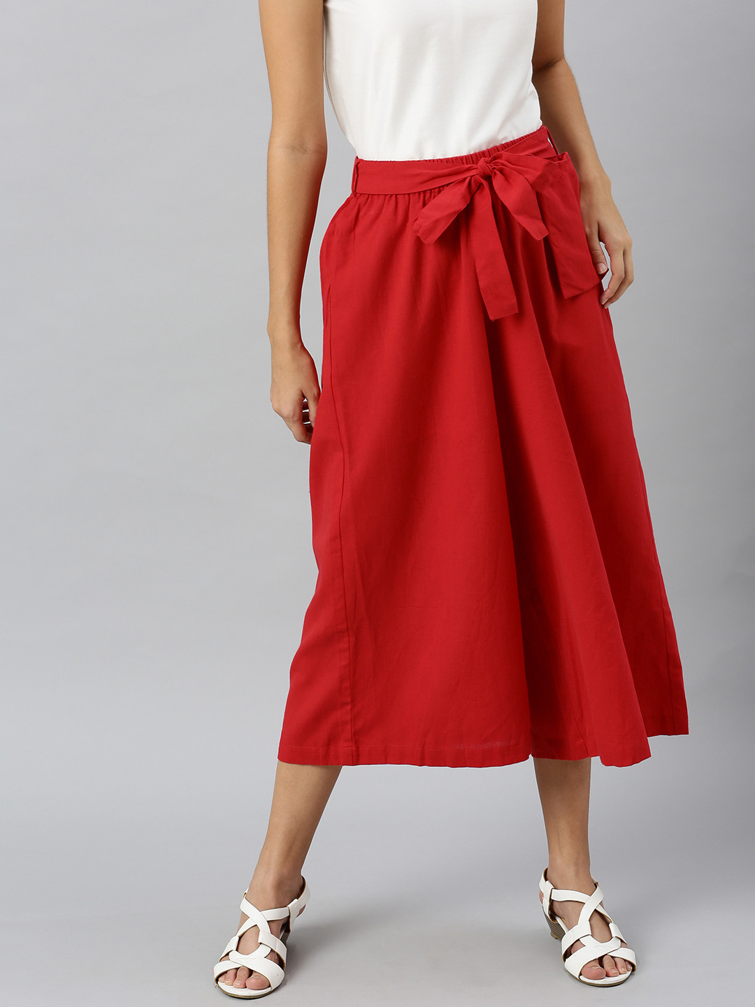 

SASSAFRAS Women Red Regular Fit Solid Culottes with Tie-Ups