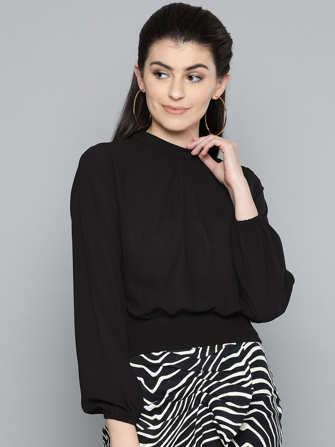 

Harpa Women Black Solid Blouson Top