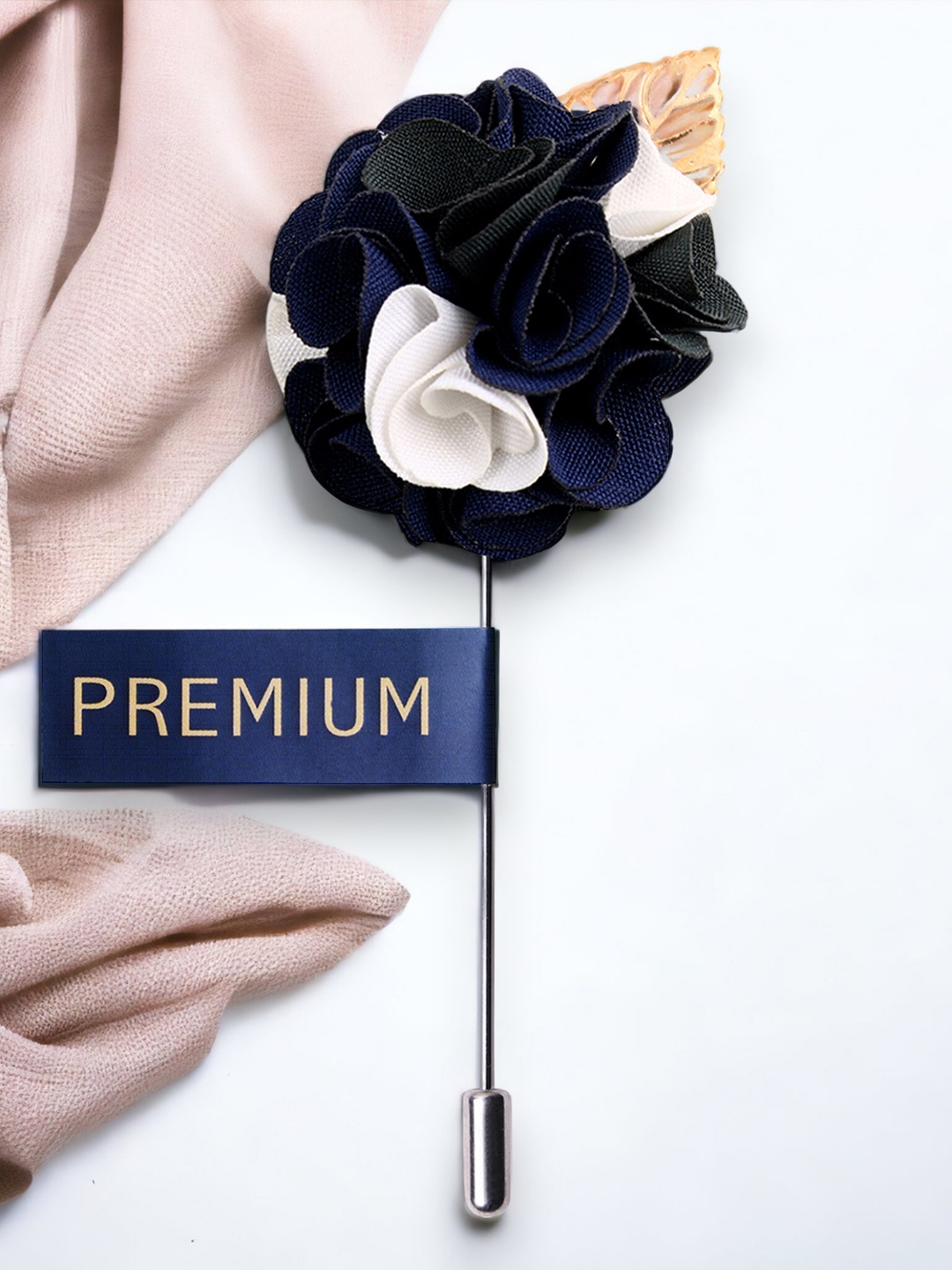 

PELUCHE Men Blue & White Floral Exotic Delight Brooch Lapel Pin
