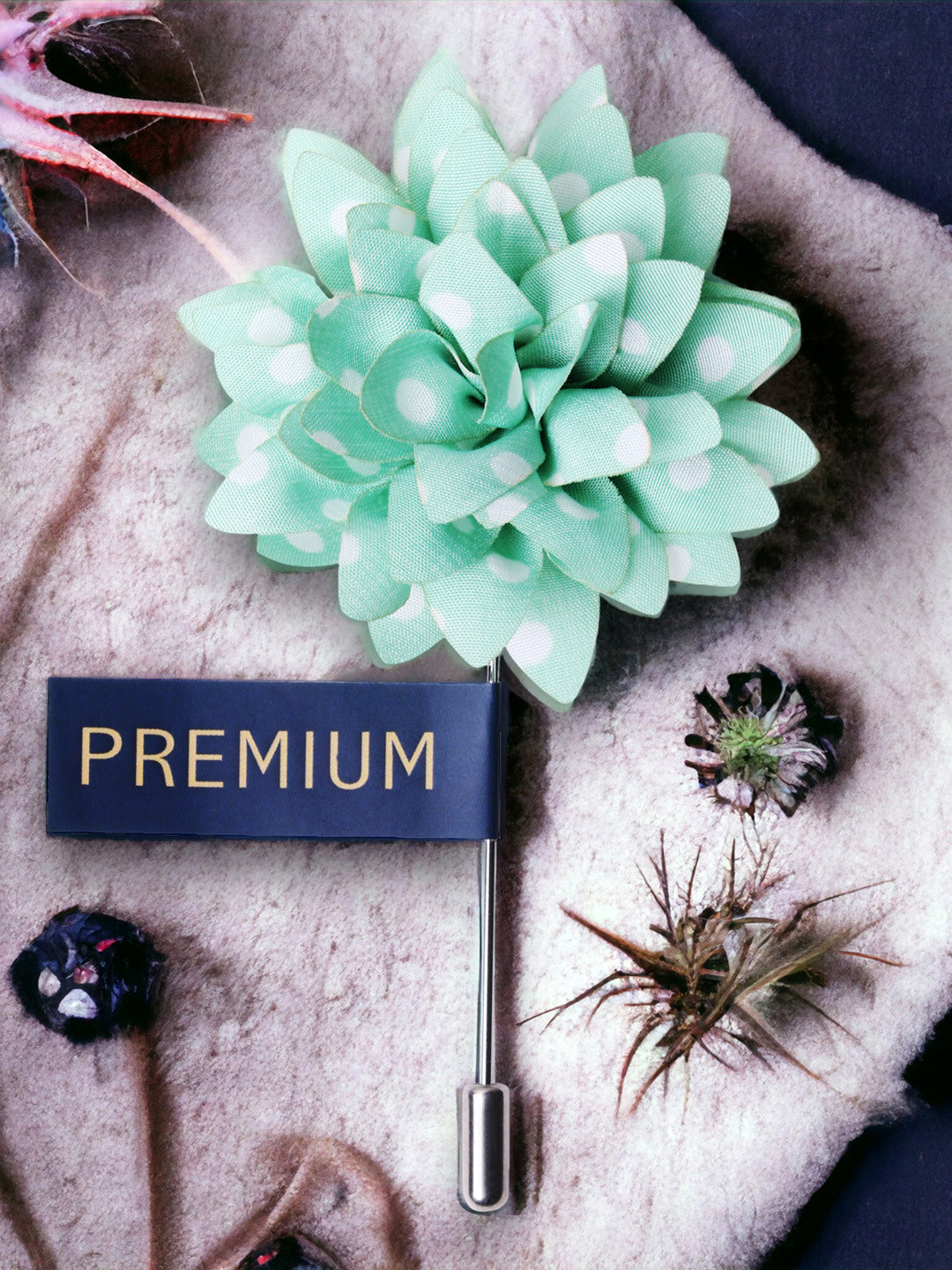 

PELUCHE Men Green & White Floral Adorned with Spots Brooch Lapel Pin