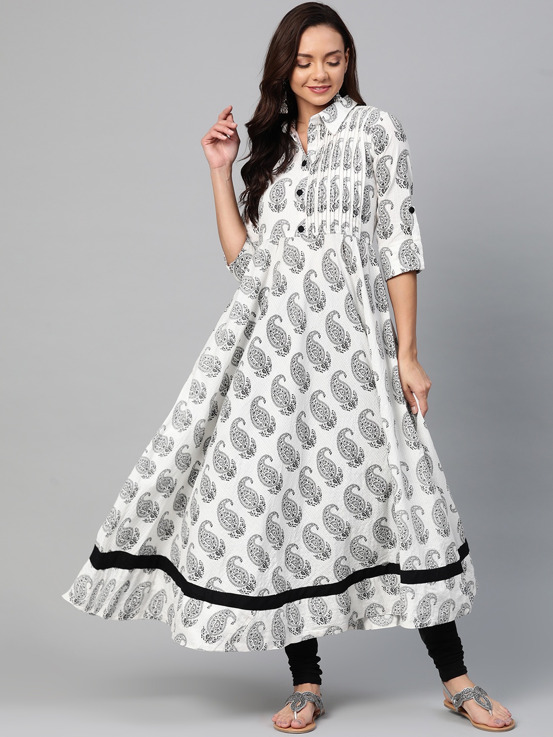 

Wabii Women White & Black Printed Anarkali Kurta