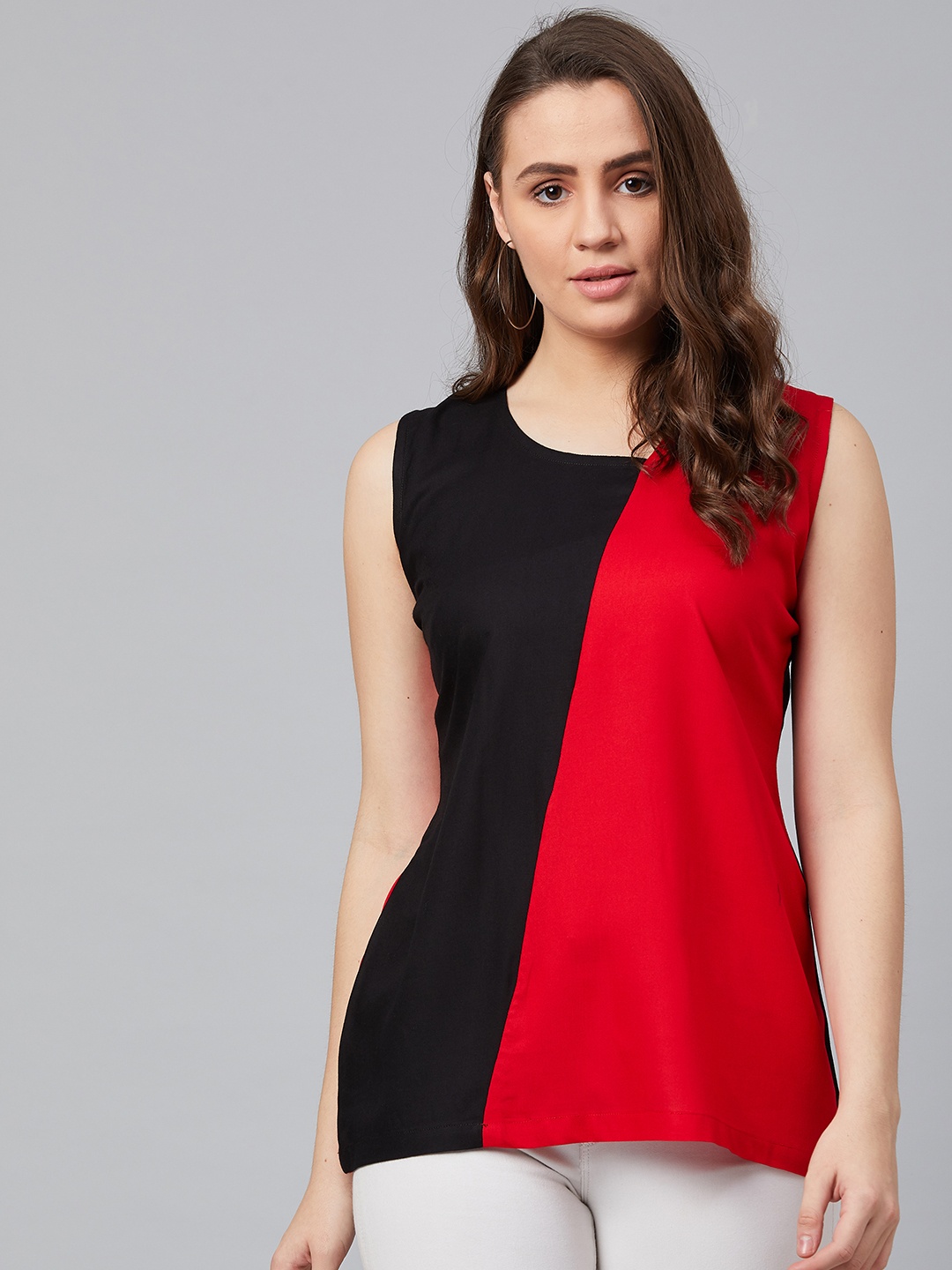 

Wabii Women Black & Red Colourblocked Top