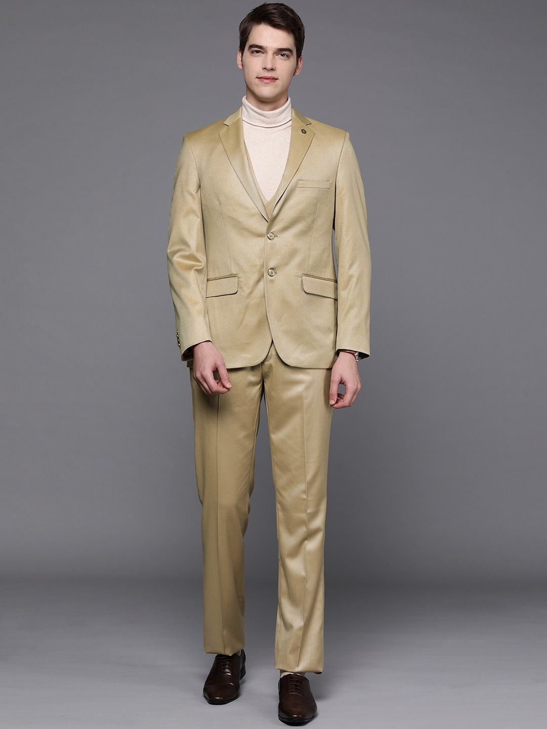 

Raymond Men Beige Solid Contemporary Fit Single-Breasted Formal Suit