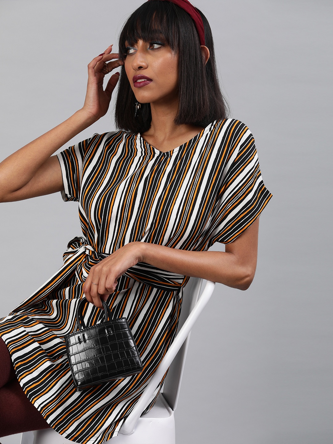 

Sera White & Black Variegated Stripes Tie-Up Shift Dress