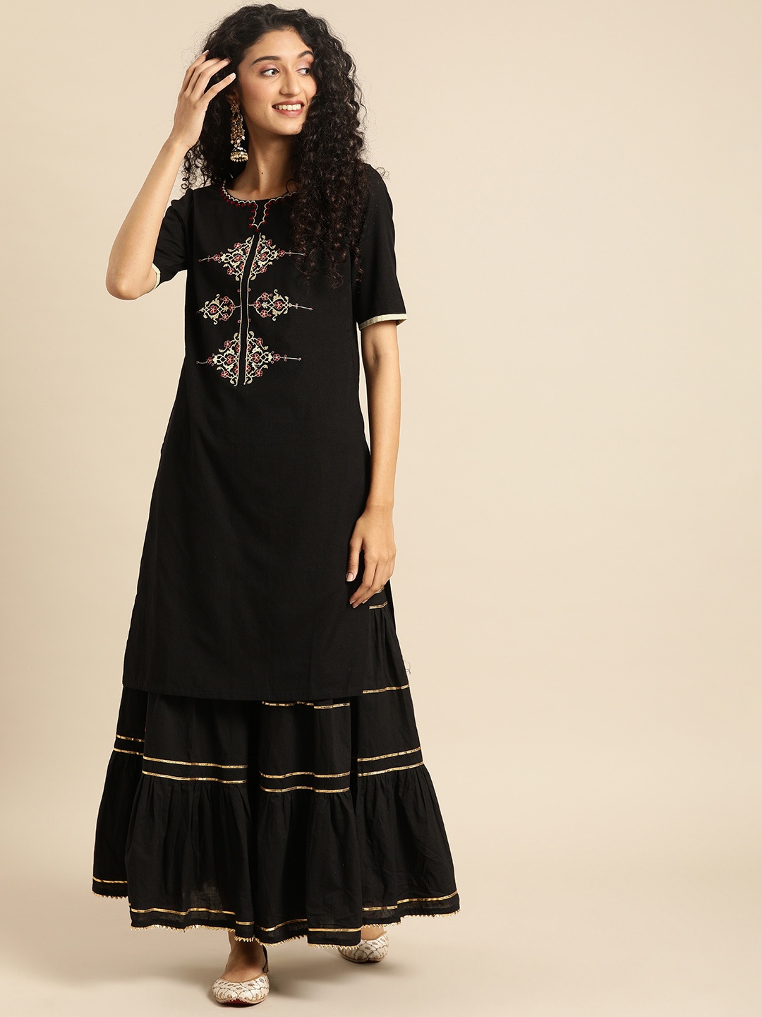 

IMARA Women Black Solid Straight Kurta With Embroidery
