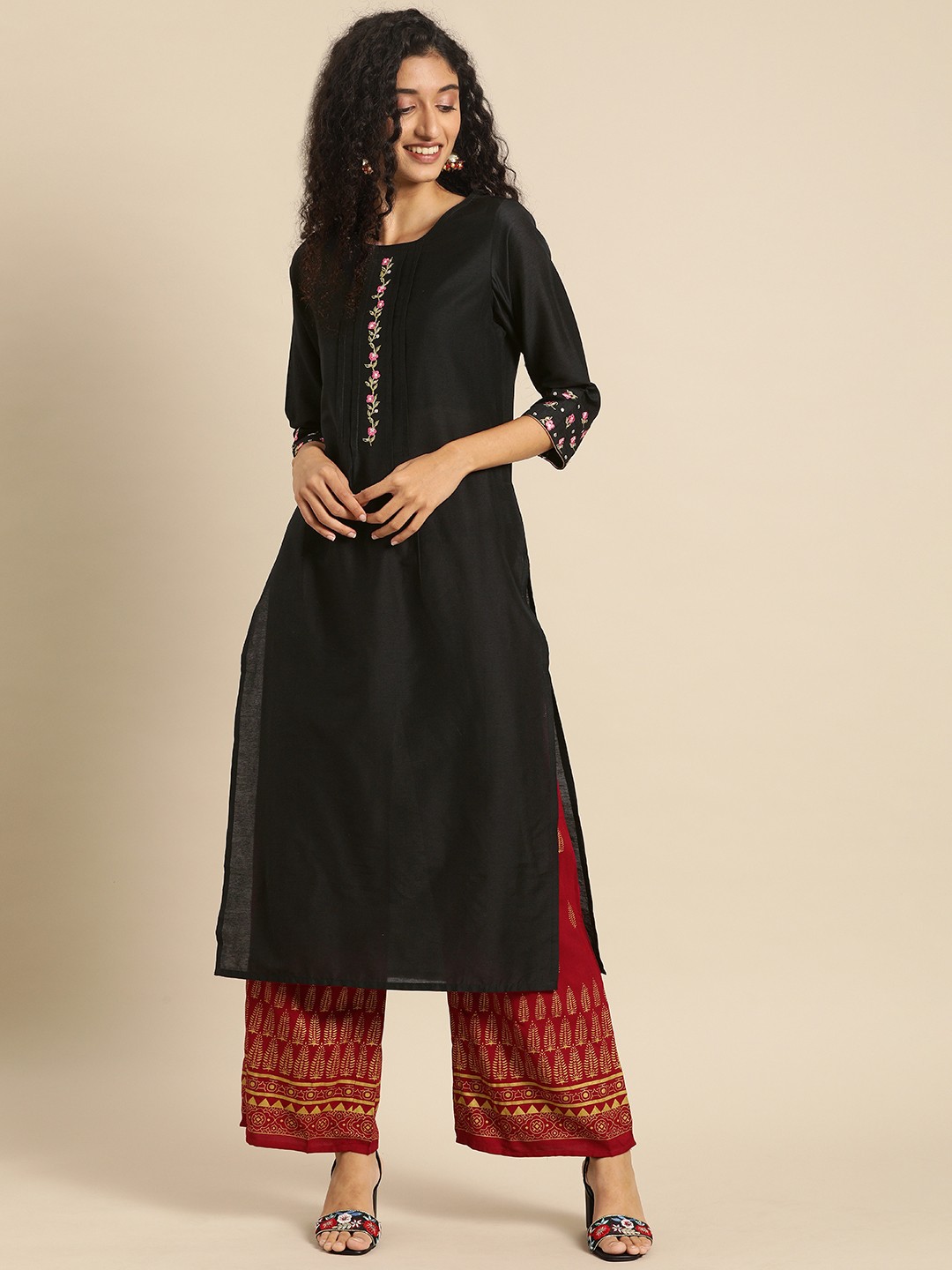 

IMARA Women Black Solid Straight Kurta with Embroidery