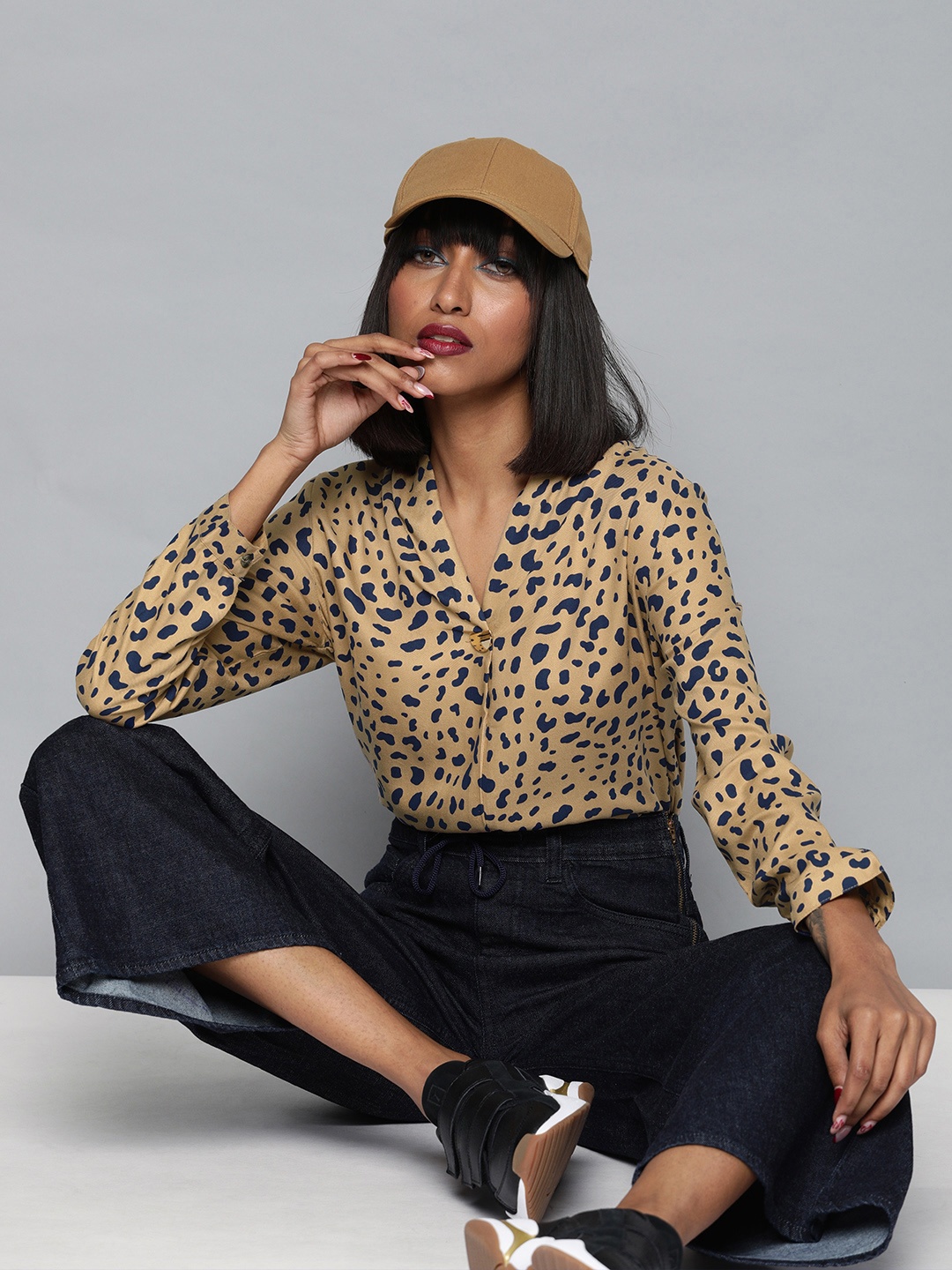 

Tokyo Talkies Women Brown & Navy Blue Printed Top