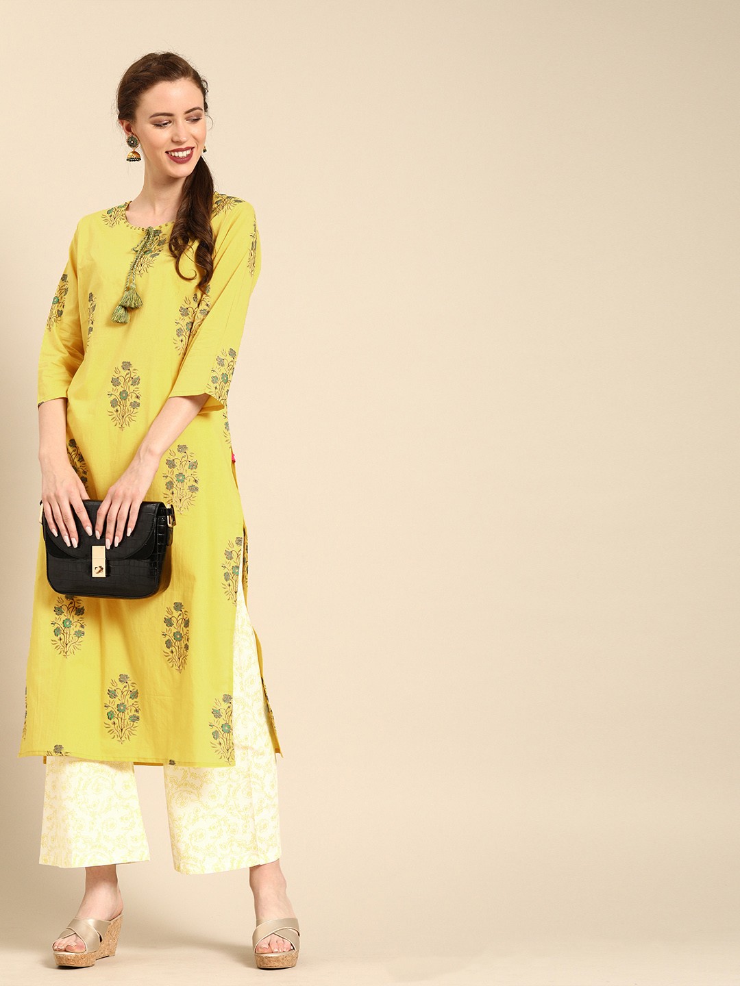 

Varanga Women Mustard Yellow & White Screen Technique Printed Kurta with Palazzos