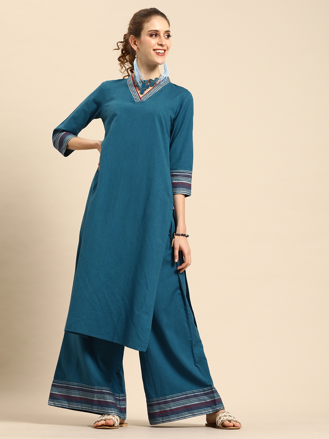 

Varanga Women Teal Blue Solid Kurta with Palazzos