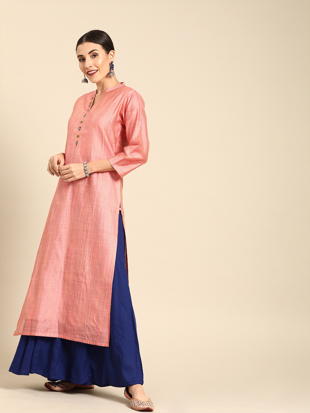 

Varanga Women Pink Solid Straight Kurta