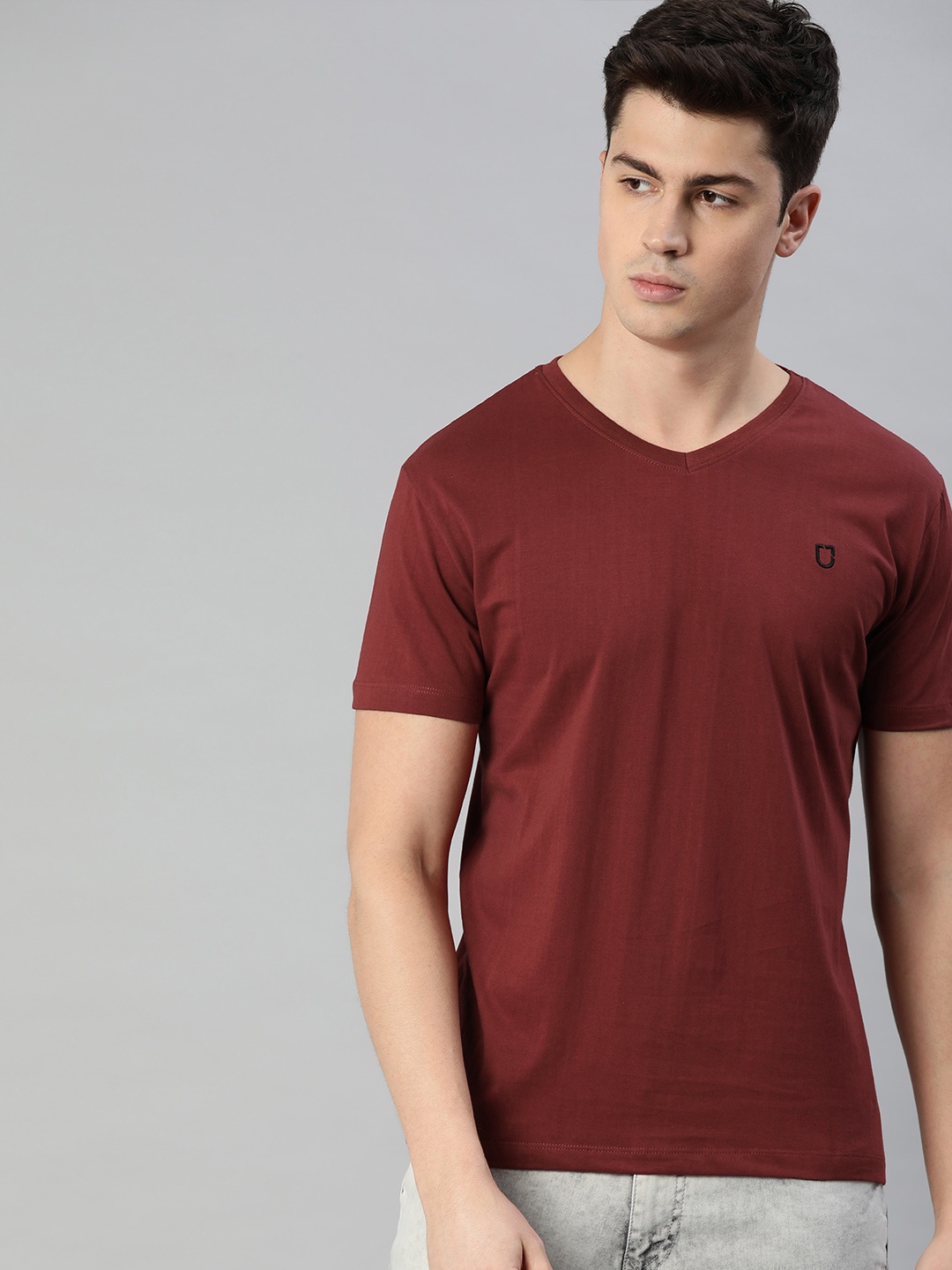 

Urbano Fashion Men Maroon Slim Fit Solid V-Neck Pure Cotton T-shirt