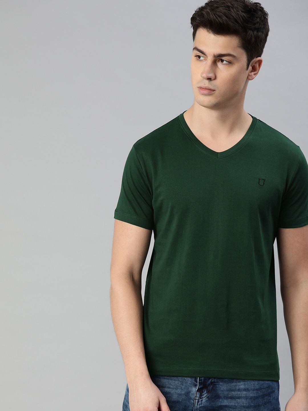 

Urbano Fashion Men Green Slim Fit Solid V-Neck Pure Cotton T-shirt