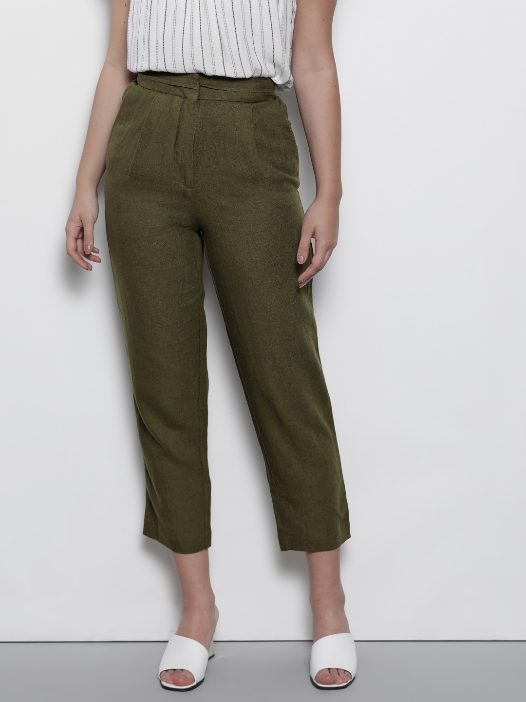 

Marks & Spencer Women Olive Green Tapered Fit Solid Regular Cropped Trousers