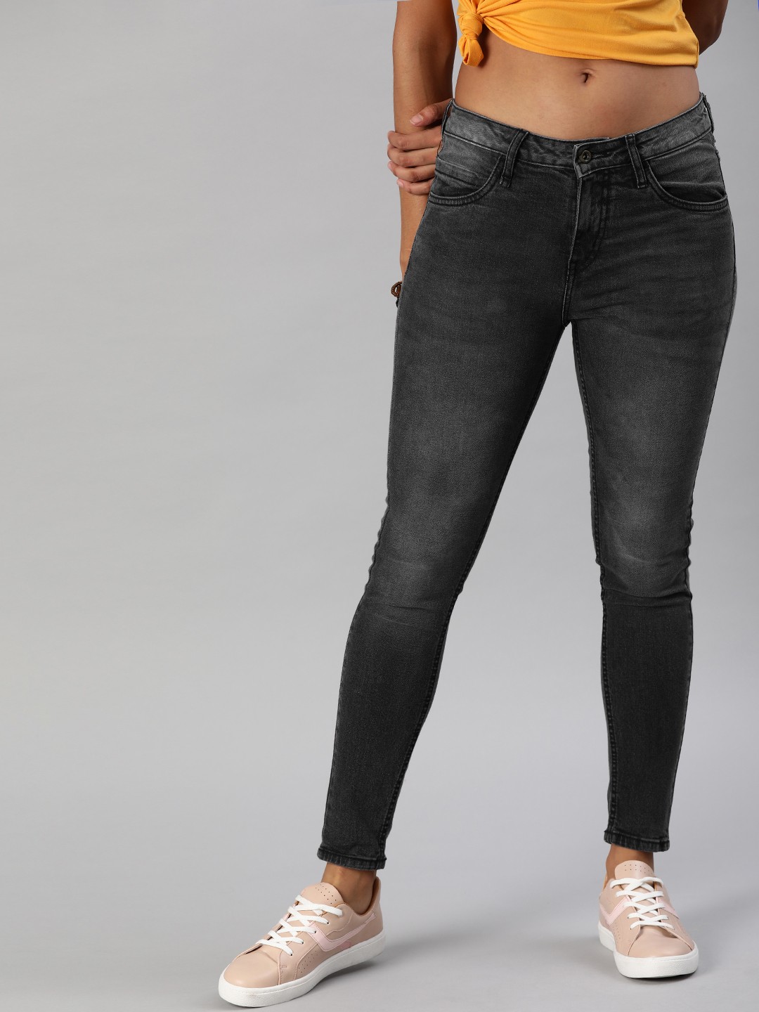 

Roadster Women Black Skinny Fit Mid-Rise Clean Look Stretchable Jeans
