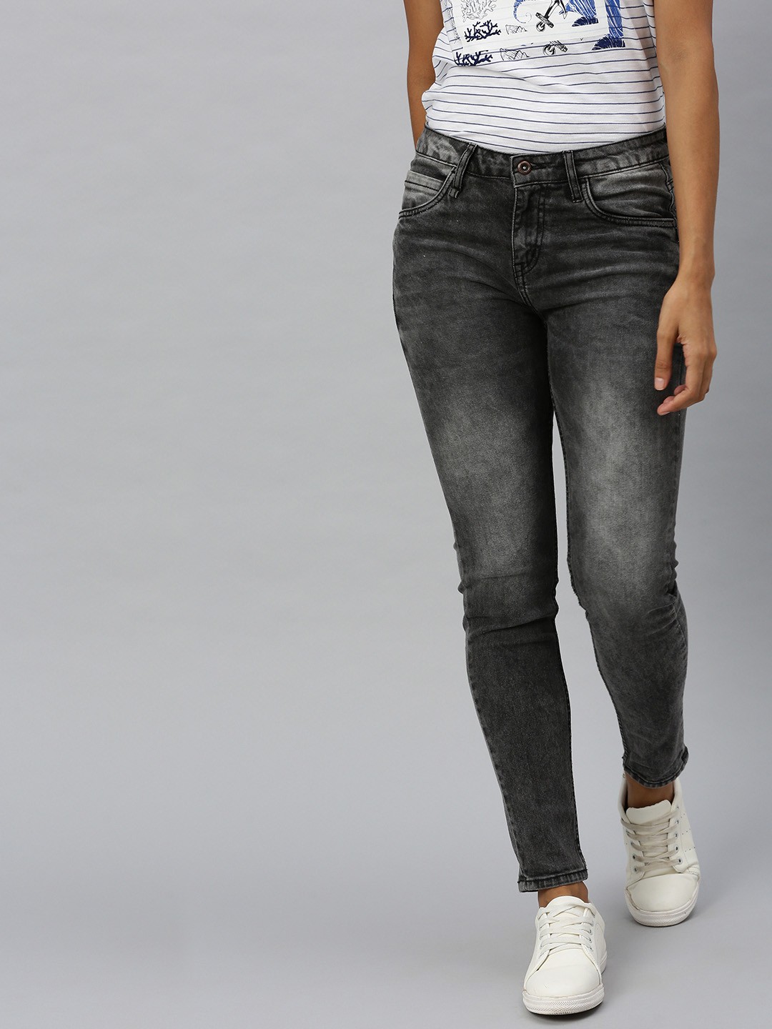 

Roadster Women Black Super Skinny Fit Mid-Rise Clean Look Stretchable Jeans