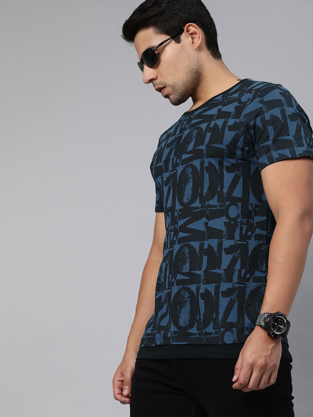 

Roadster Men Blue Printed Round Neck Pure Cotton T-shirt
