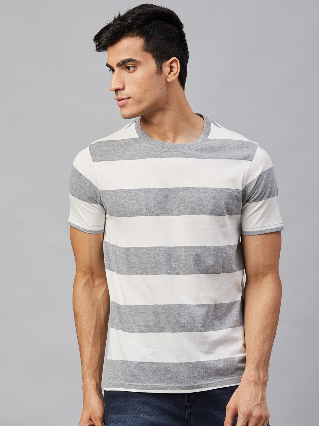 

Roadster Men Off-White and Grey Melange Striped Round Neck T-shirt