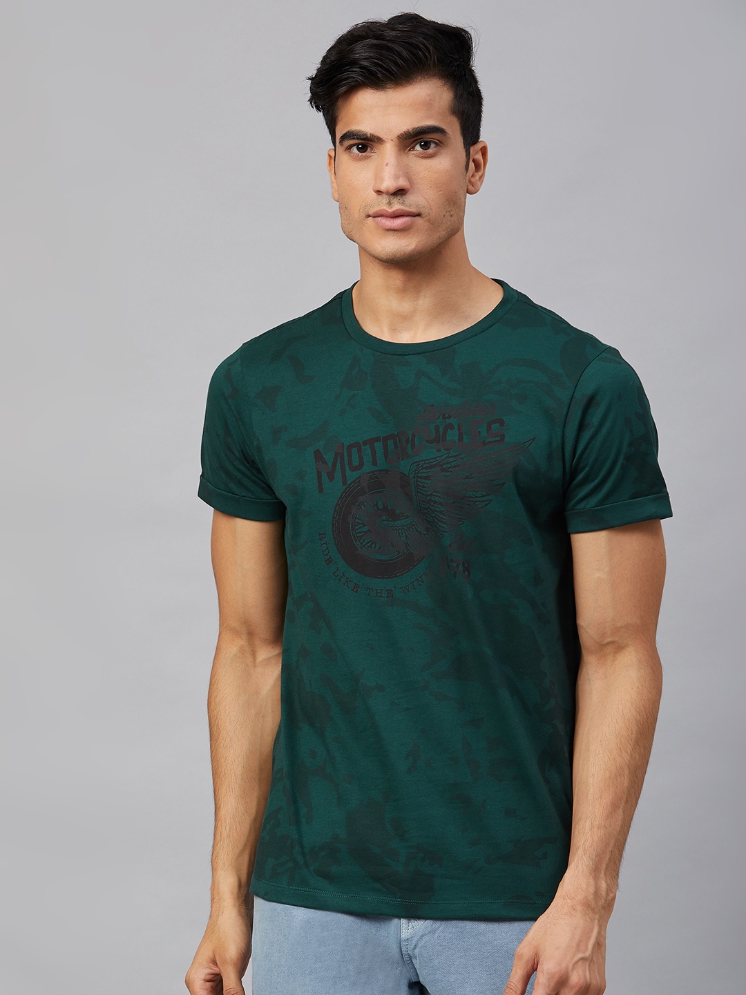 

Roadster Men Green and Black Printed Round Neck Pure Cotton T-shirt