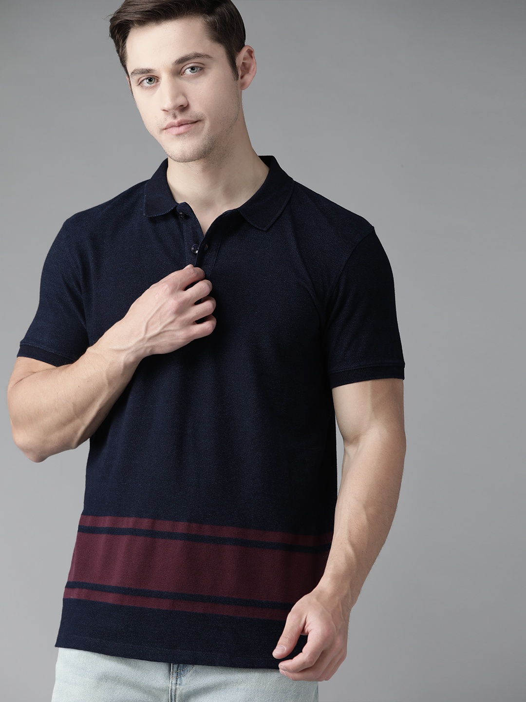 

Roadster Men Navy Blue Pure Cotton Striped Round Neck T-shirt