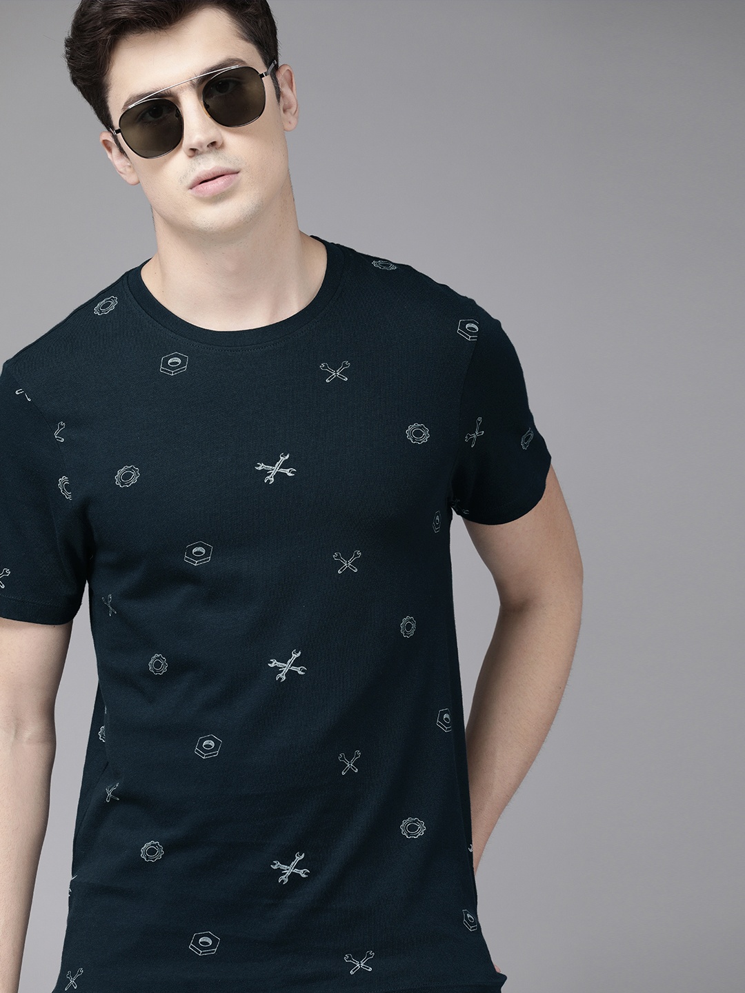 

Roadster Men Navy Blue White Printed Round Neck Pure Cotton T-shirt
