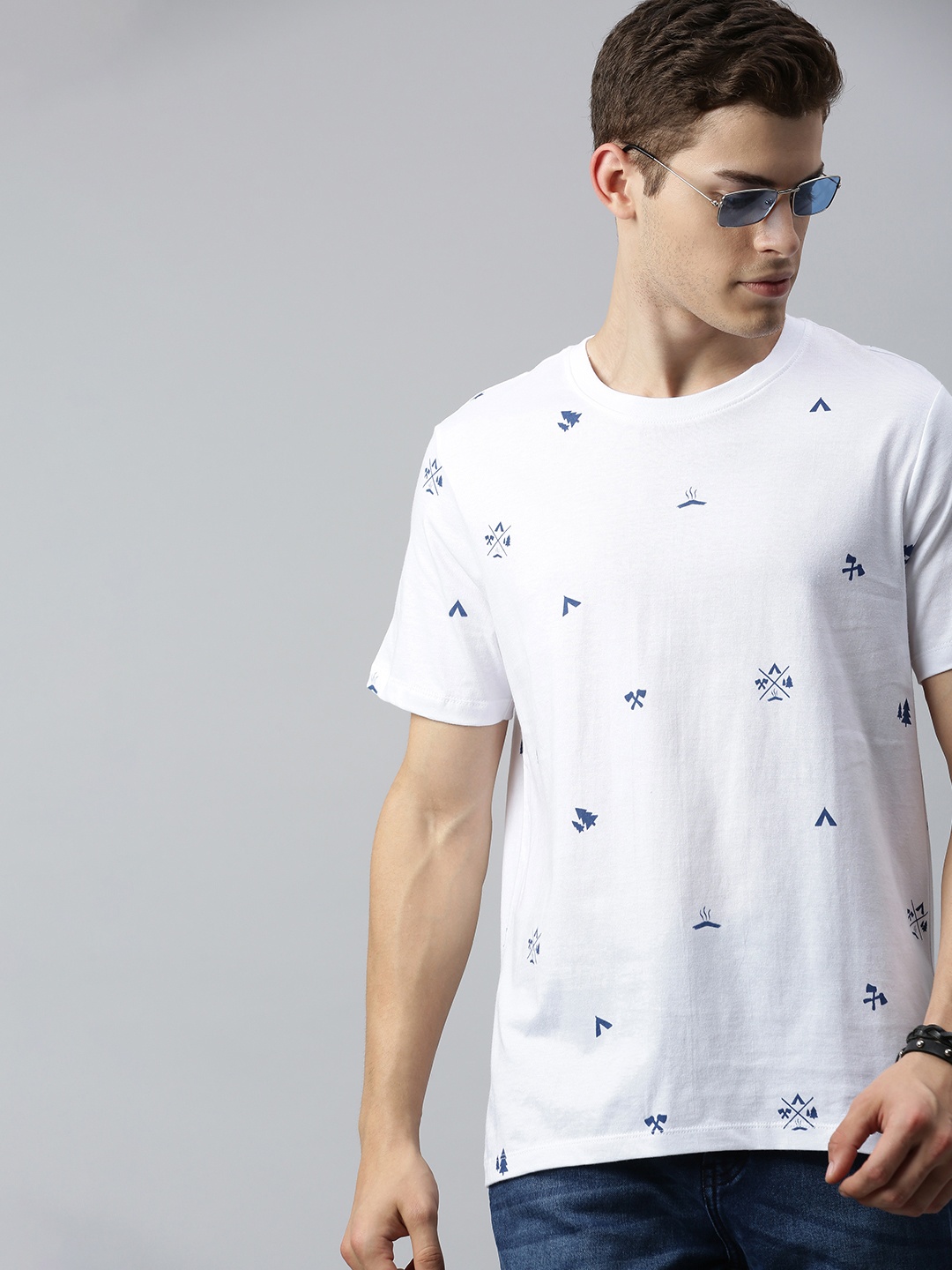 

Roadster Men White Blue Printed Round Neck Pure Cotton T-shirt