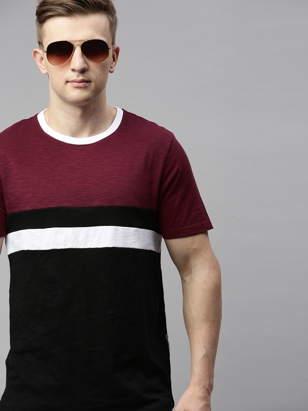 

Roadster Men Red Colourblocked Round Neck T-shirt
